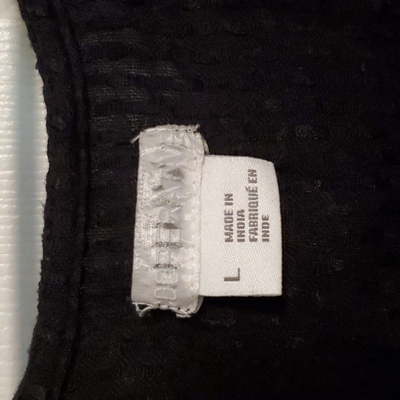 Women's black pattern Cooperative Large crop top blouse - Picture 2 of 3